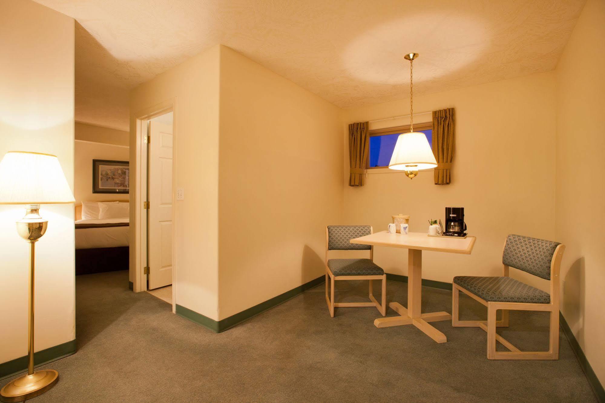 Coast Parksville Hotel Esterno foto